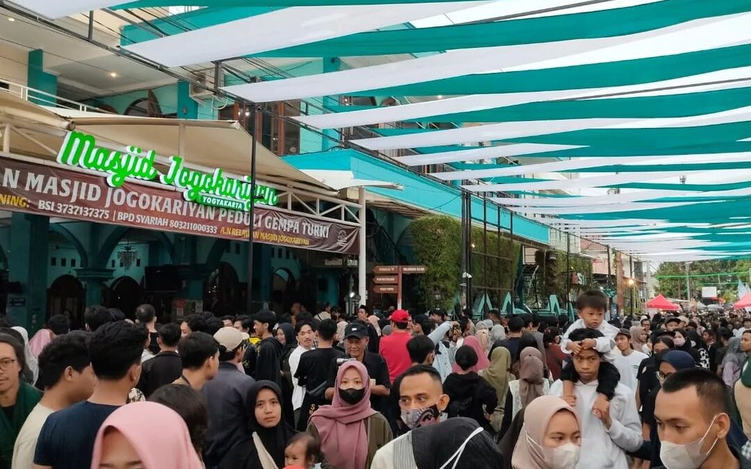 Intip Ramainya Suasana KRJ dan Buka Bersama di Masjid Jogokariyan!